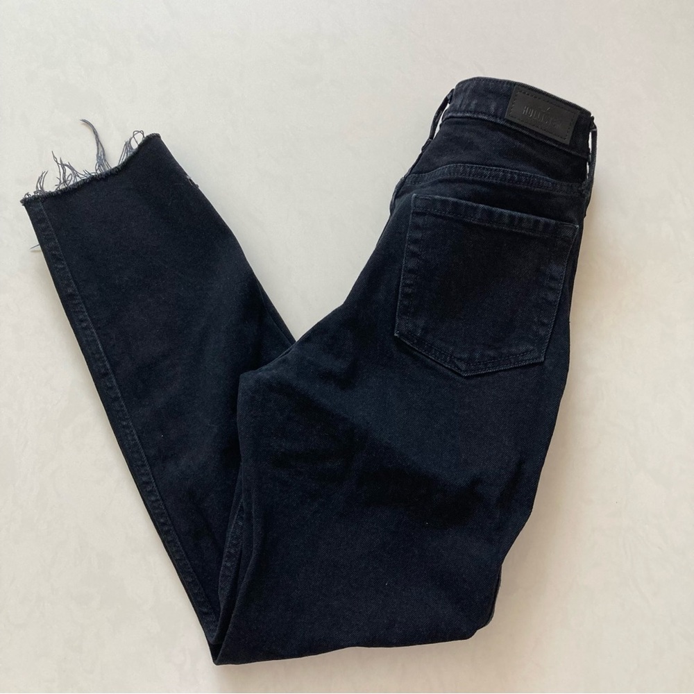 Hollister Ultra High Rise Mom Jeans